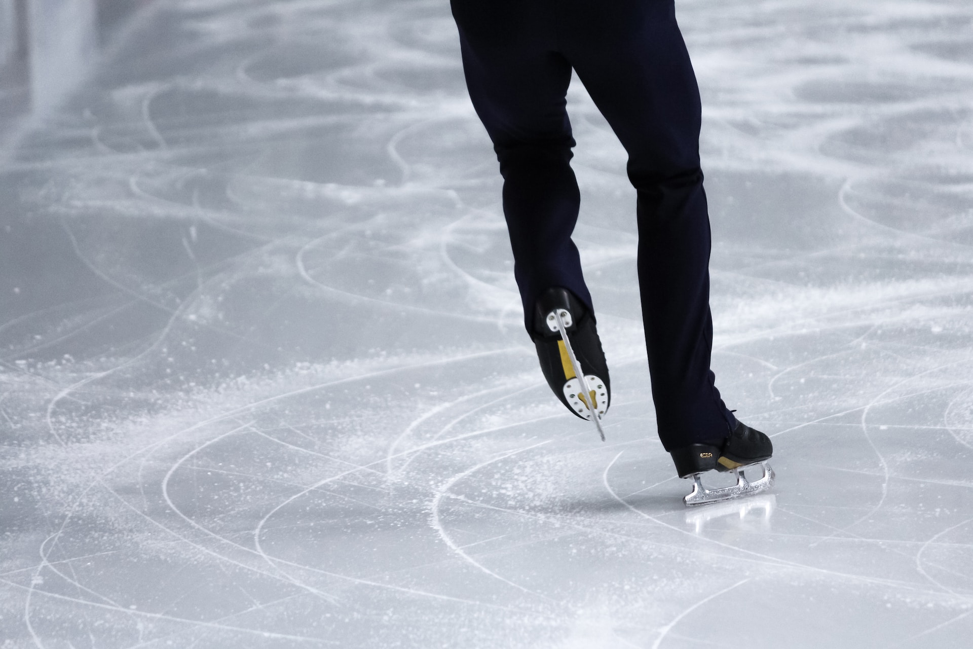 Ночное катание на коньках с прокатом в ледовом комплексе City Sport со скидкой 50%