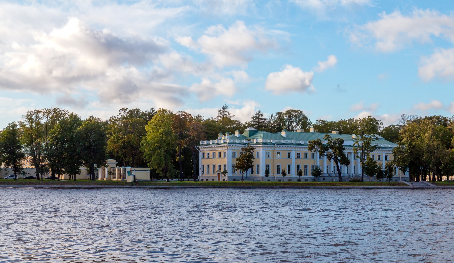 Сап-прогулка по трём островам: Каменный, Крестовский и Елагин со скидкой 62%