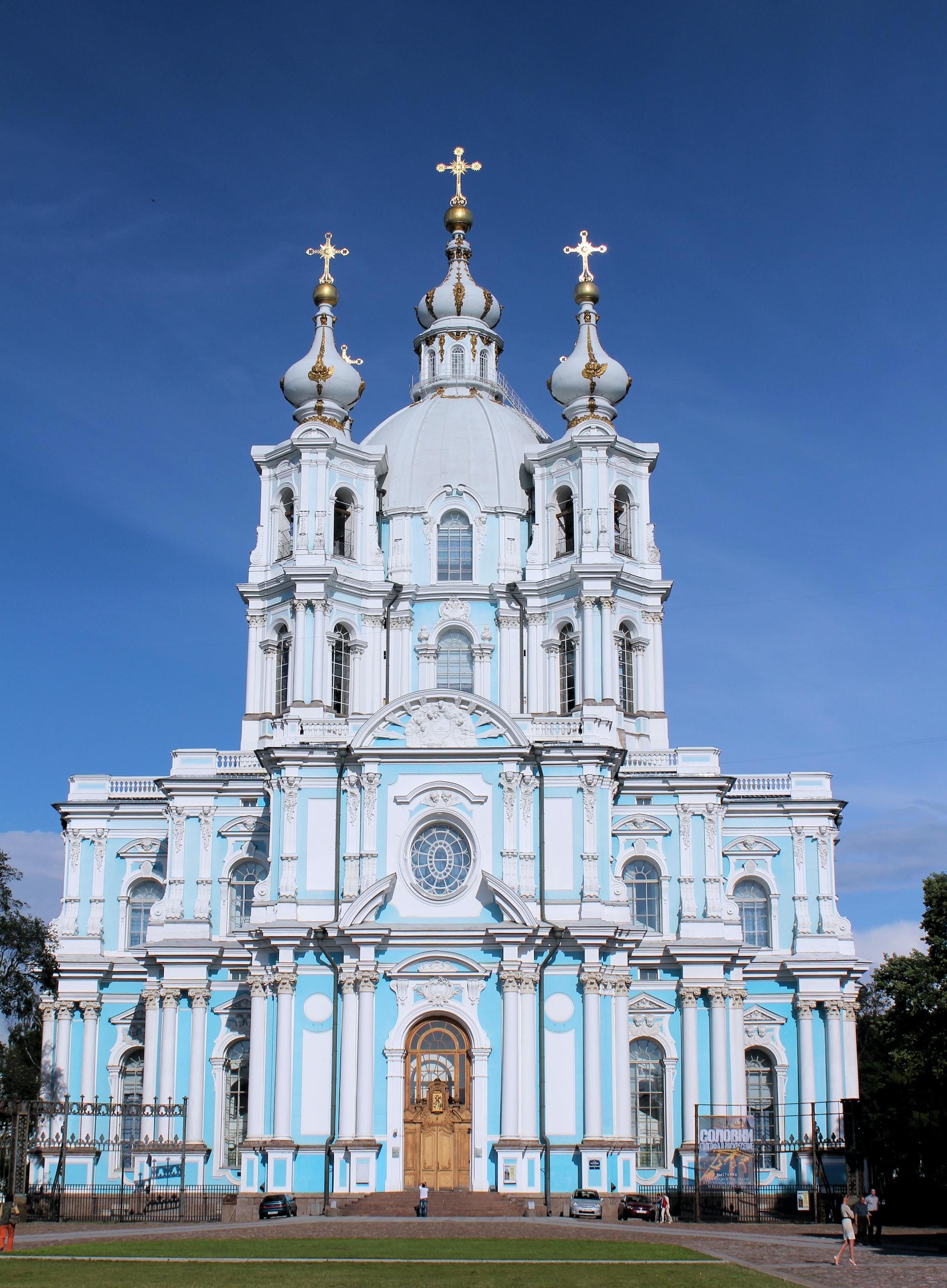 Большая обзорная экскурсия по Петербургу с посещением Смольного собора со скидкой 50%