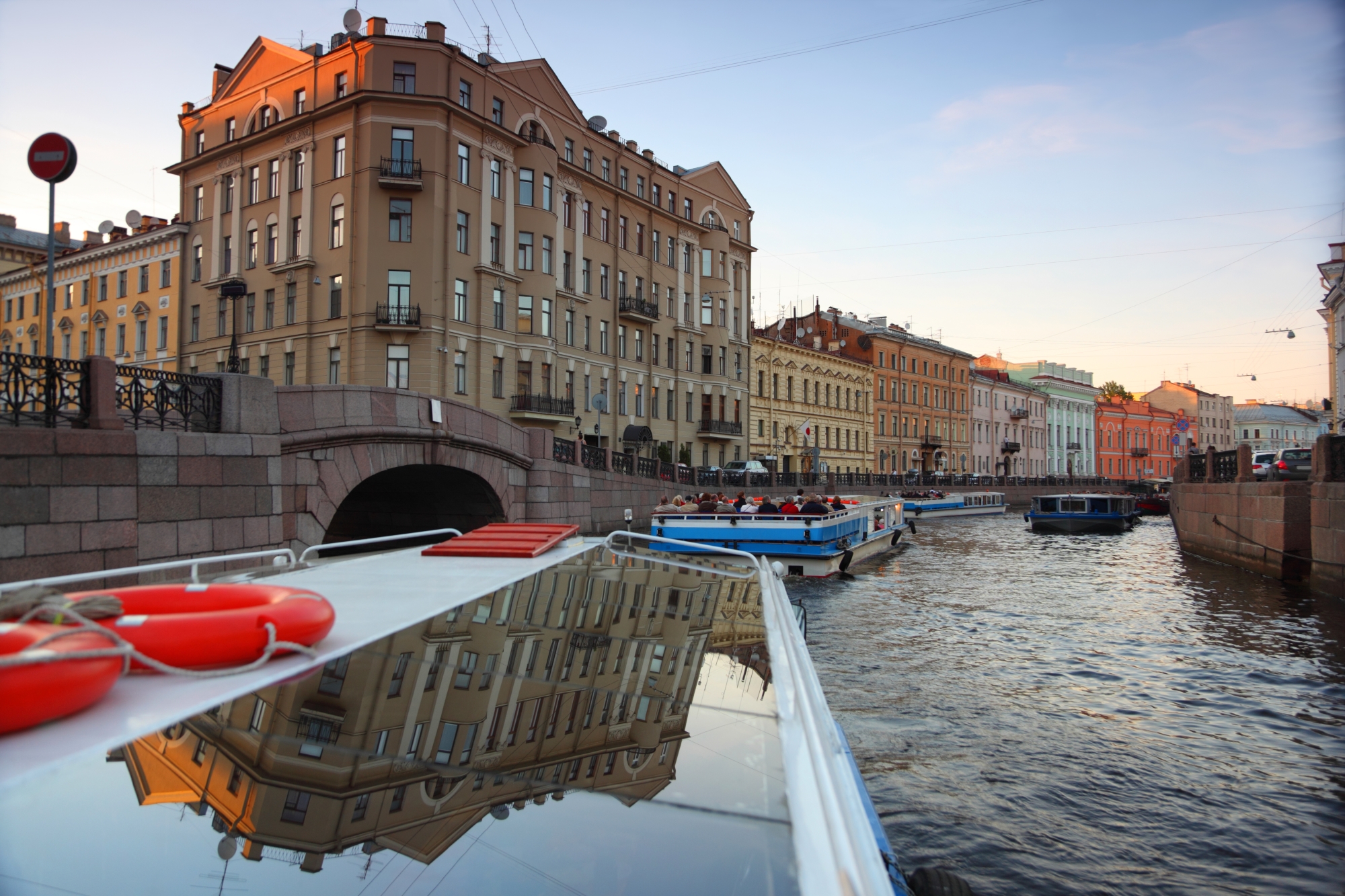 Экскурсия по рекам и каналам Санкт-Петербурга со скидкой до 57%