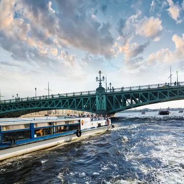 Прогулки по Неве и Финскому заливу со скидками до 70%