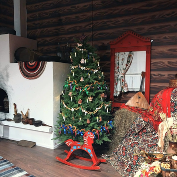 Музей русского быта «Изба-Забава» с мастер-классом по росписи матрёшки Музей русского быта «Изба-Забава» с мастер-классом по росписи матрёшки со скидкой до 32%