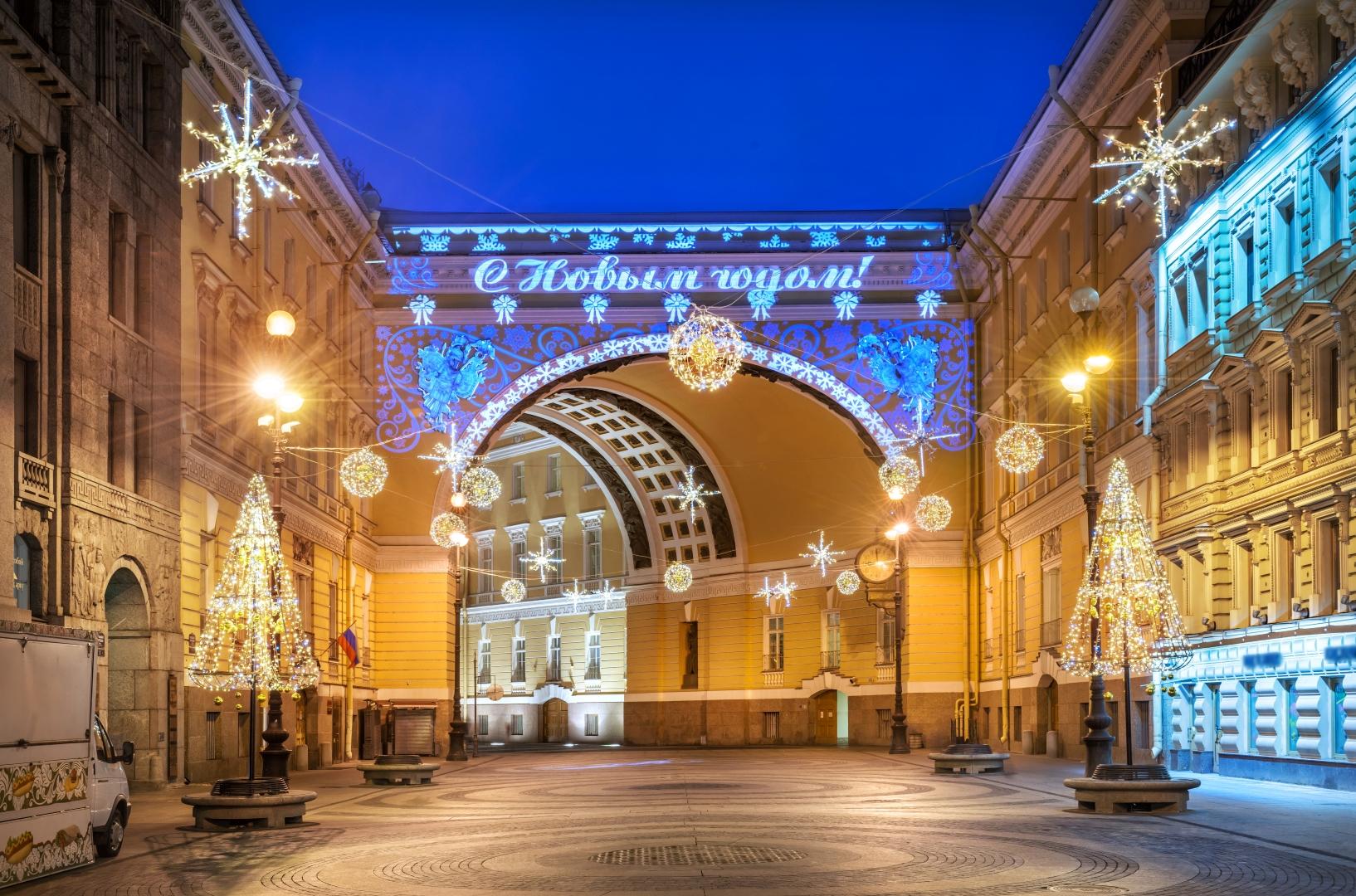 В Петербурге потратят 98,6 млн ₽ на новогодние украшения