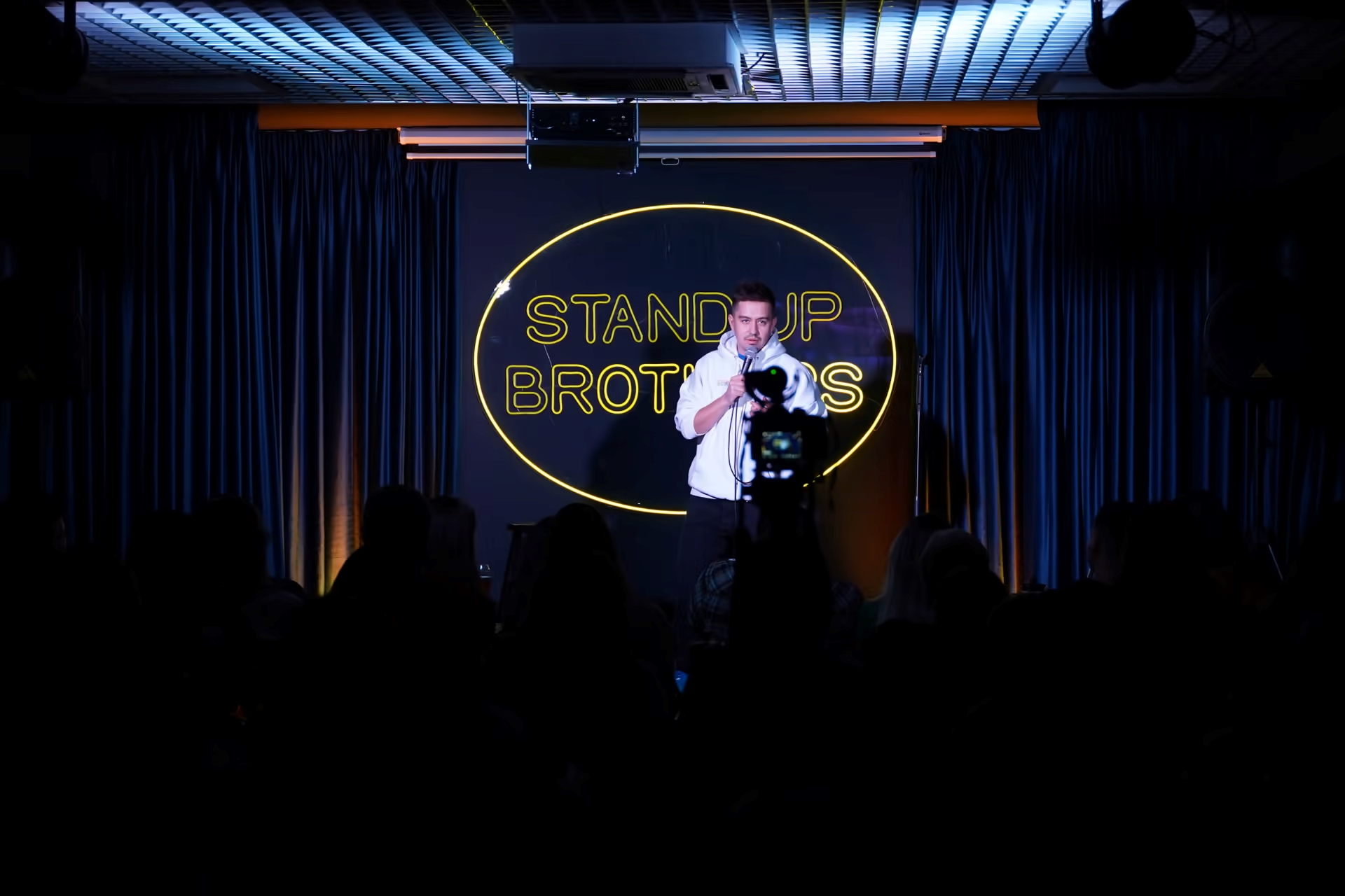 Большой новогодний Stand-up-концерт в клубе Stand Up Brothers со скидкой 20%
