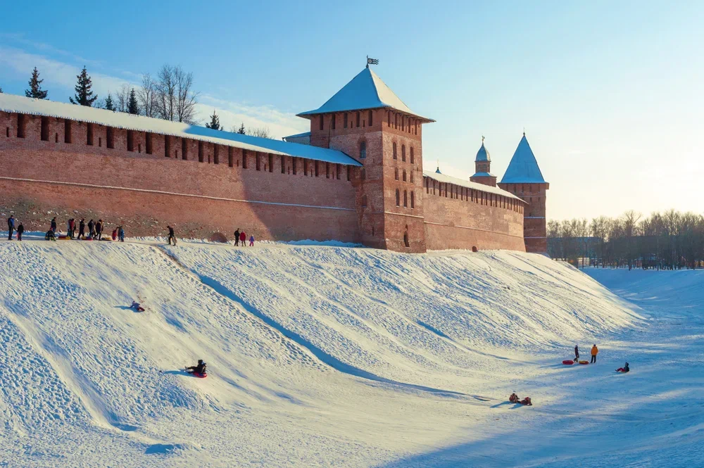 Пешеходная экскурсия «Зимние истории Новгородского Кремля» Пешеходная экскурсия «Зимние истории Новгородского Кремля»