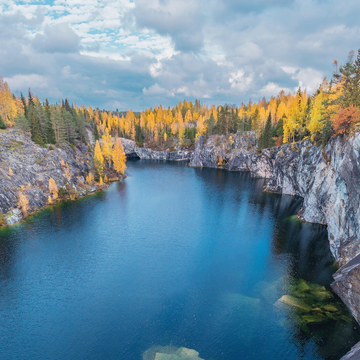 Однодневный тур «Рускеала — мраморное царство» с входными билетами Однодневный тур «Рускеала — мраморное царство» с входными билетами со скидкой до 47%
