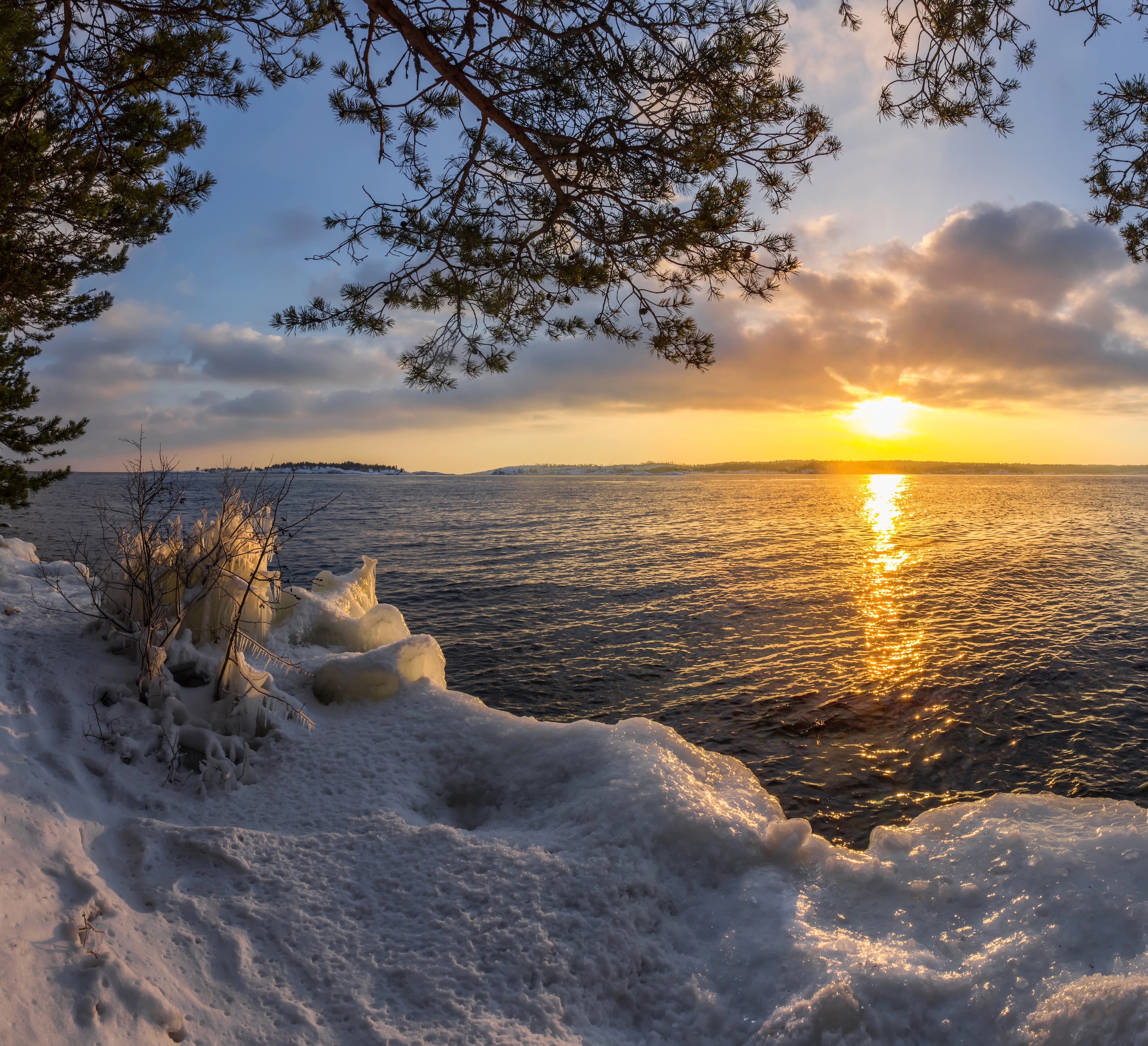 Однодневный тур «Лучшее в Карелии: водопады, лес, уха и музей в скале» со скидкой 48%