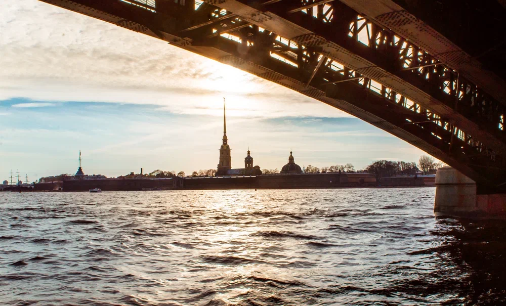 Автобусная обзорная экскурсия с Петропавловской крепостью и прогулкой на теплоходе со скидкой 41%
