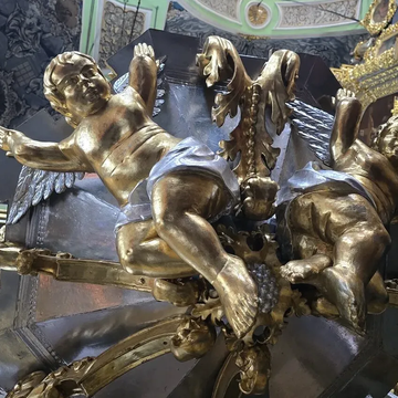 Экскурсия «Знаки под сводами» по Успенскому собору Экскурсия «Знаки под сводами» по Успенскому собору со скидкой до 23%