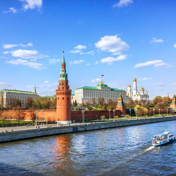 Ланч-круиз по Москве-реке с отправлением от парка «Зарядье» со скидкой 50%