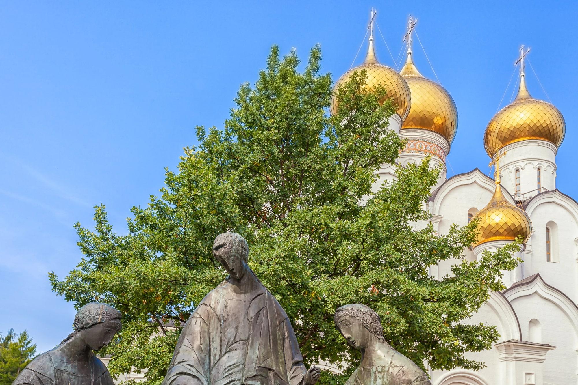 Что посмотреть в Ярославле за один день: средневековые церкви и фрески, музеи