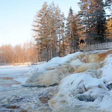 Экскурсия «Дивный день в Карелии: водопады, хаски, водная прогулка на драккаре к форелевой ферме» Экскурсия «Дивный день в Карелии: водопады, хаски, водная прогулка на драккаре к форелевой ферме» со скидкой 35%