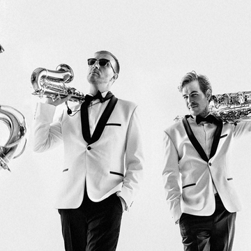 Концерт группы 2x2 Sax Quartet и Яны Дельмас в ресторане Noisy River со скидкой 30%