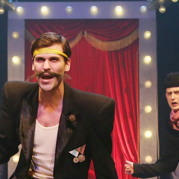 Спектакль «Трое на качелях» в Театре на Васильевском со скидкой 30%