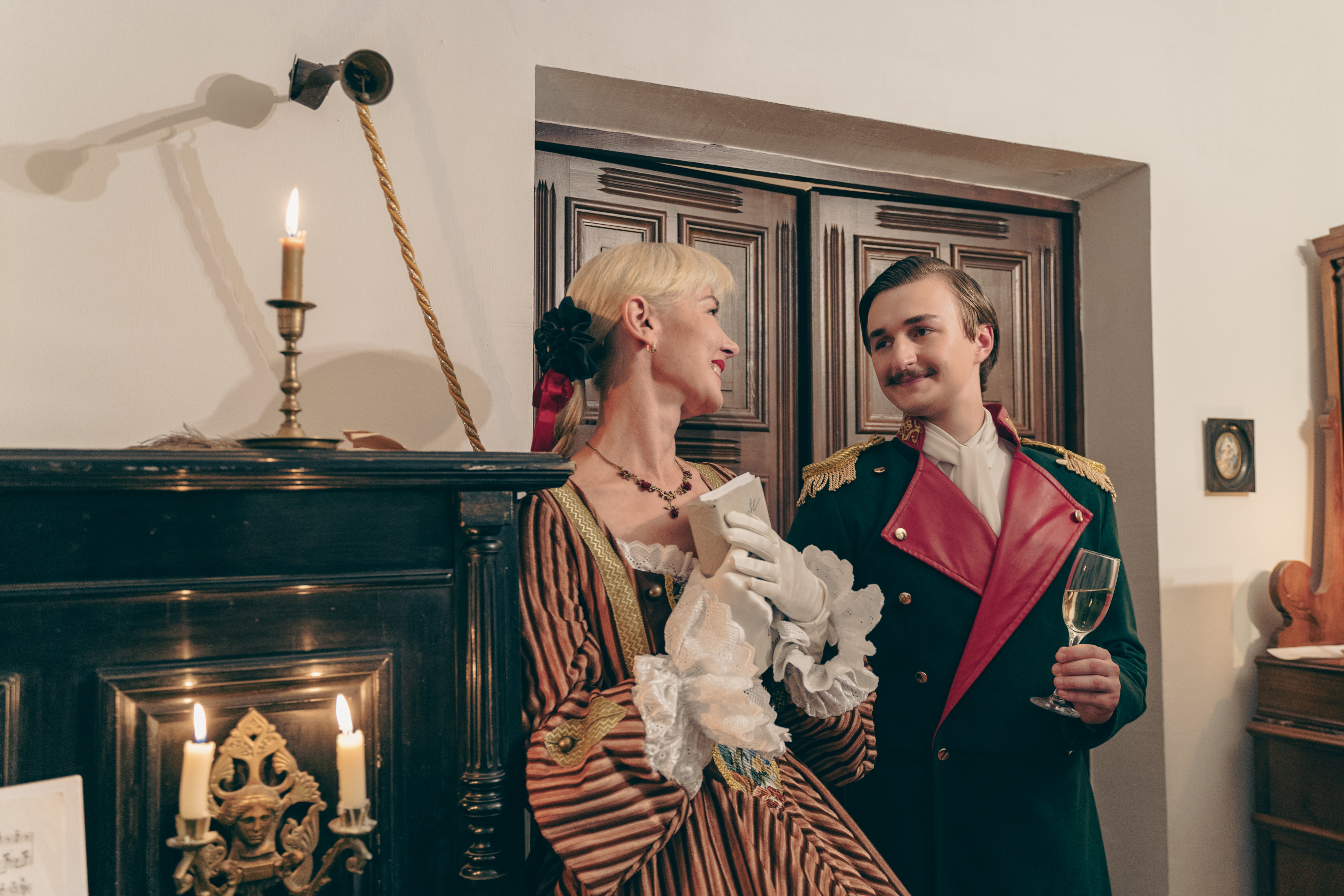 Театральное путешествие «Игристые истории с Лермонтовым» с дегустацией вин в доме-музее Рошке Театральное путешествие «Игристые истории с Лермонтовым» с дегустацией вин в доме-музее Рошке со скидкой 20%