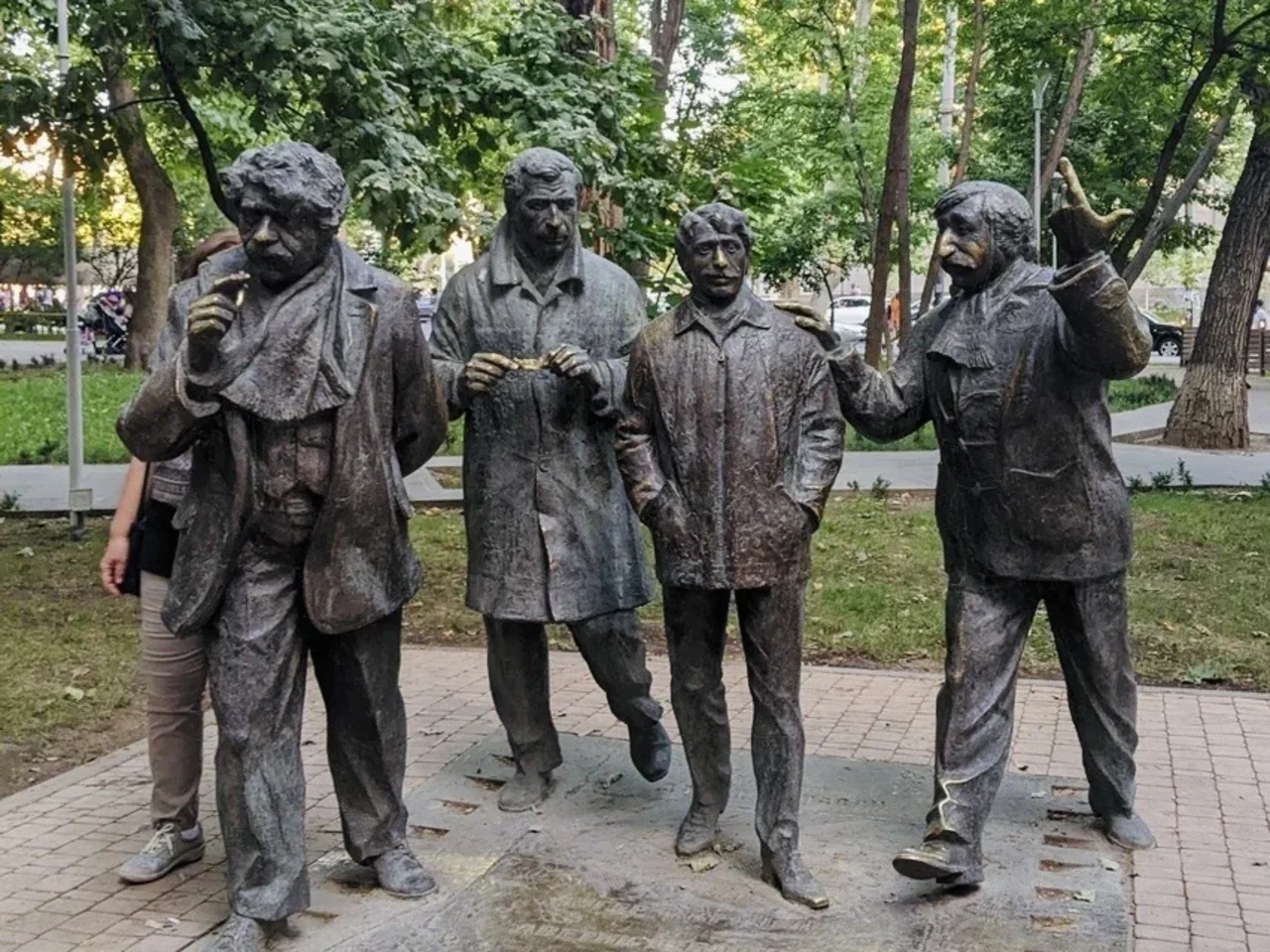 Пешеходная экскурсия «Места притяжения советского бомонда. Жизнь и творчество героев культурного Еревана ХХ века»