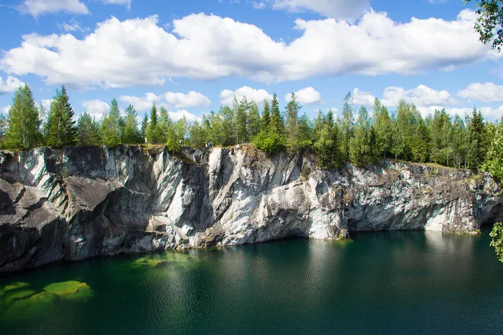 Тур в Карелию с посещением водопадов и горного парка «Рускеала» со скидкой 44%
