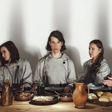 Иммерсивный спектакль «Зеркало Карлоса Сантоса» Иммерсивный спектакль «Зеркало Карлоса Сантоса» со скидкой 30%