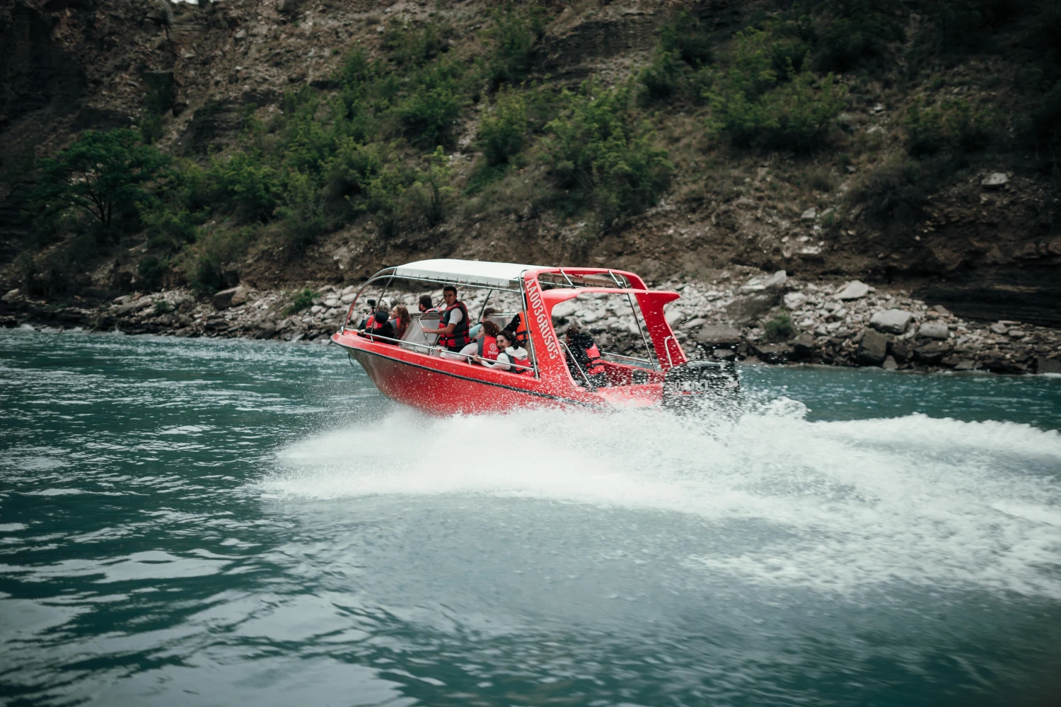Экскурсия «Сулакский каньон: премиум» с обедом и прогулкой на катере