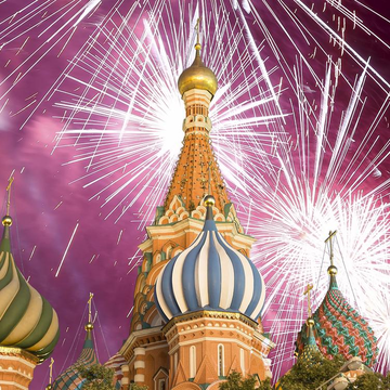 Речная прогулка по центру Москвы от Парка «Зарядье» с просмотром Фейерверка в День города со скидкой 50%