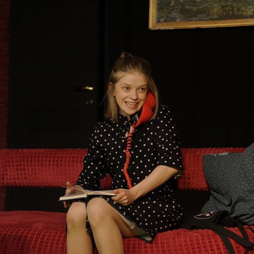 Спектакль «Дурочка» со скидкой 40%