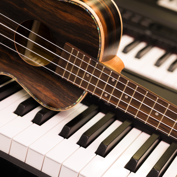 Концерт «Романтическая гитара при свечах. Краски Испании» Концерт «Романтическая гитара при свечах. Краски Испании» со скидкой 30%