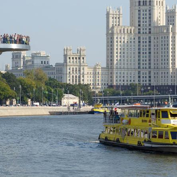 Речная прогулка по центру Москвы от причала «Китай-город/Устьинский» до причала «Киевский» по маршруту «Северный» со скидкой 50%