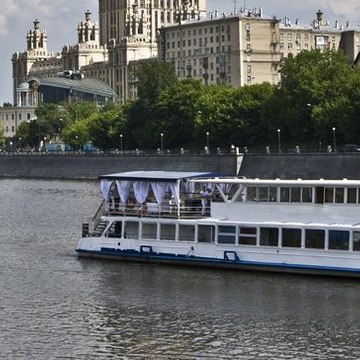 Обзорный круиз по Москве-реке на теплоходах «Алексия» и «Августина» со скидкой 50%
