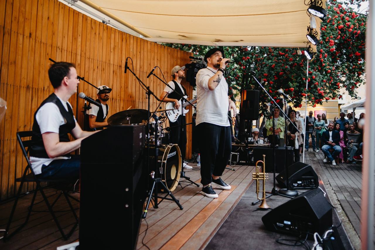 Концерт «Вова Чё Морале & Sweet Hot Jazz Band» в Никольских рядах со скидкой 35%