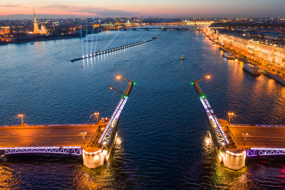 Экскурсия под разводными мостами «Магия ночного Петербурга» с причала «Спуск со львами»