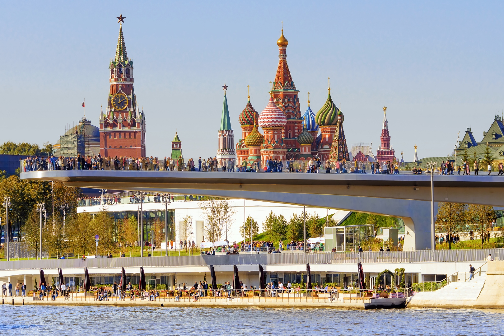 Кремлёвская обзорная прогулка на теплоходе от Новоспасского моста со скидкой 50%