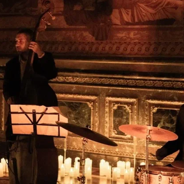 Концерт при свечах «Frank Sinatra. Рождественские песни» в особняке Половцева Концерт при свечах «Frank Sinatra. Рождественские песни» в особняке Половцева со скидкой 30%