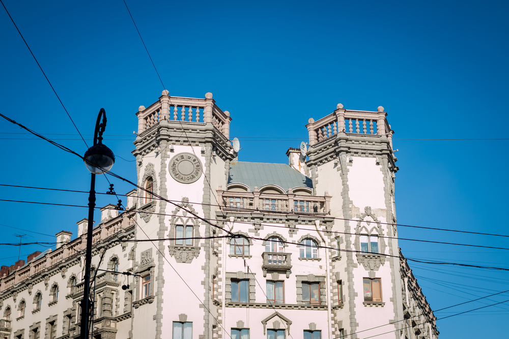 Знаменитый Дом с башнями на Петроградской стороне