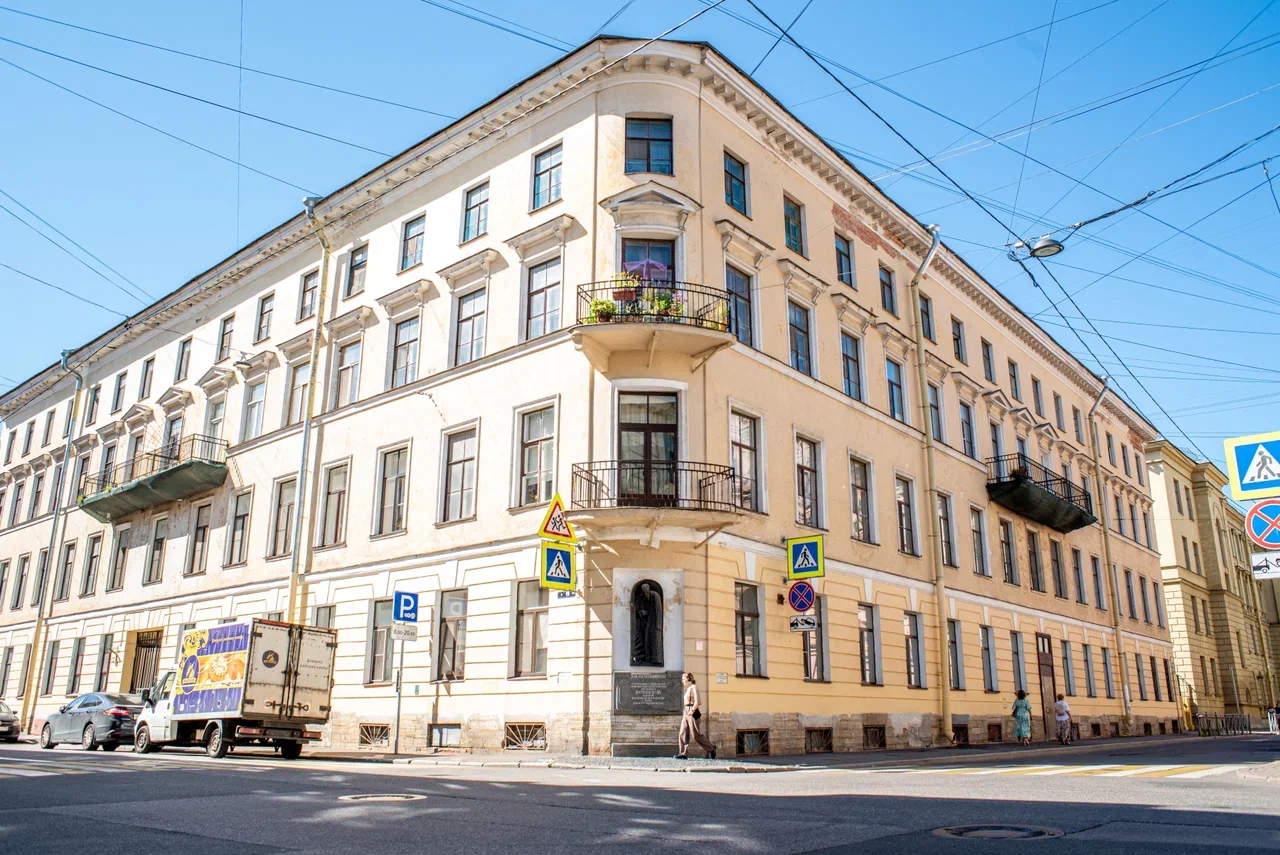 Аудиоэкскурсия «Литературный Петербург: прогулка по местам великих писателей»