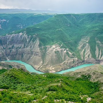 Экскурсия «Сулакский каньон, село Старое Зубутли и бархан Сарыкум» с прогулкой на джипах и катере из Каспийска
