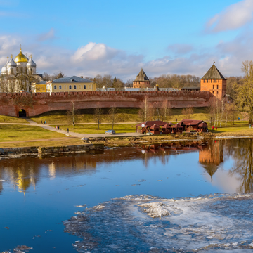 Автобусная экскурсия «От Рюрикова городища к стенам Кремля» со скидкой 20%