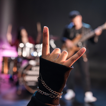 Концерт «Трибьют Led Zeppelin. Рок-классика на теплоходе» на маршруте «Большое Петербургское кольцо» со скидкой до 53%