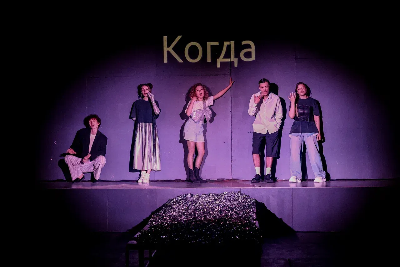 Спектакль «Как это сказать 2.0» на Новой сцене Александринского театра