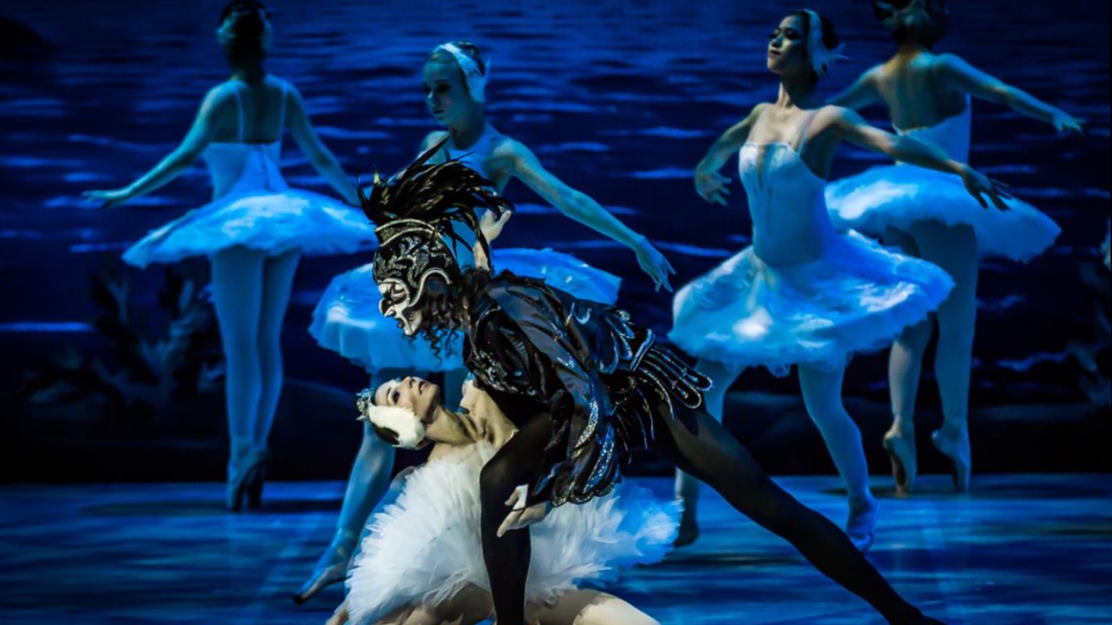 Балет «Лебединое озеро» с Фарухом Рузиматовым в Эрмитажном театре