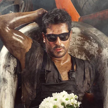 Моноспектакль Бурака Озчивита «Самая красивая девушка Стамбула» со скидкой 25%