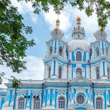 Экскурсия «По саду Смольного собора: история и современность» со скидкой 35%
