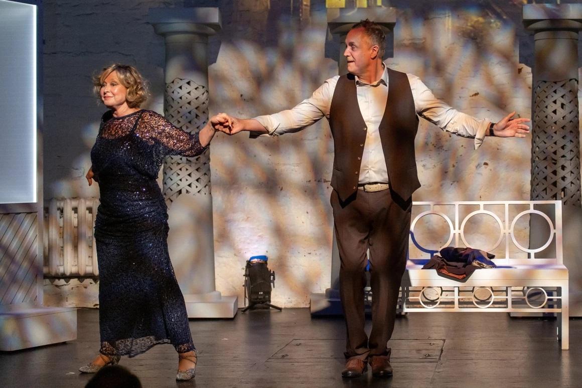 Спектакль «Старомодная комедия» с Ларисой Удовиченко и Андреем ...