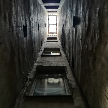 Индивидуальная экскурсия «Обратная сторона Петербурга» на автомобиле со скидкой 22%