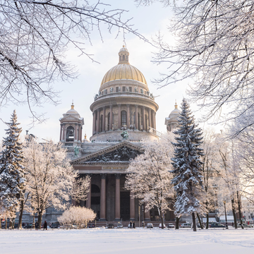 Экскурсия «История парадных площадей с посещением Исаакиевского собора и подъёмом на колоннаду» со скидкой до 49%