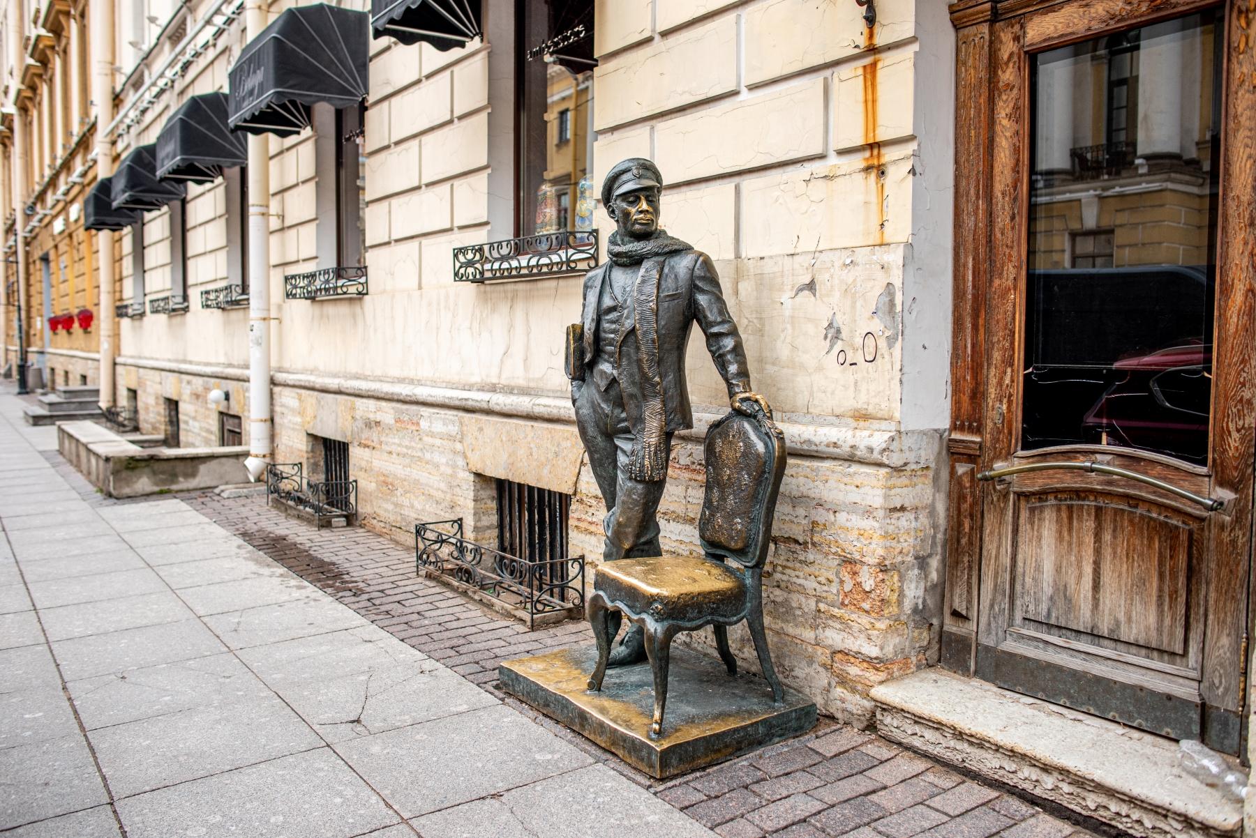 Памятник Остапу Бендеру в Санкт-Петербурге