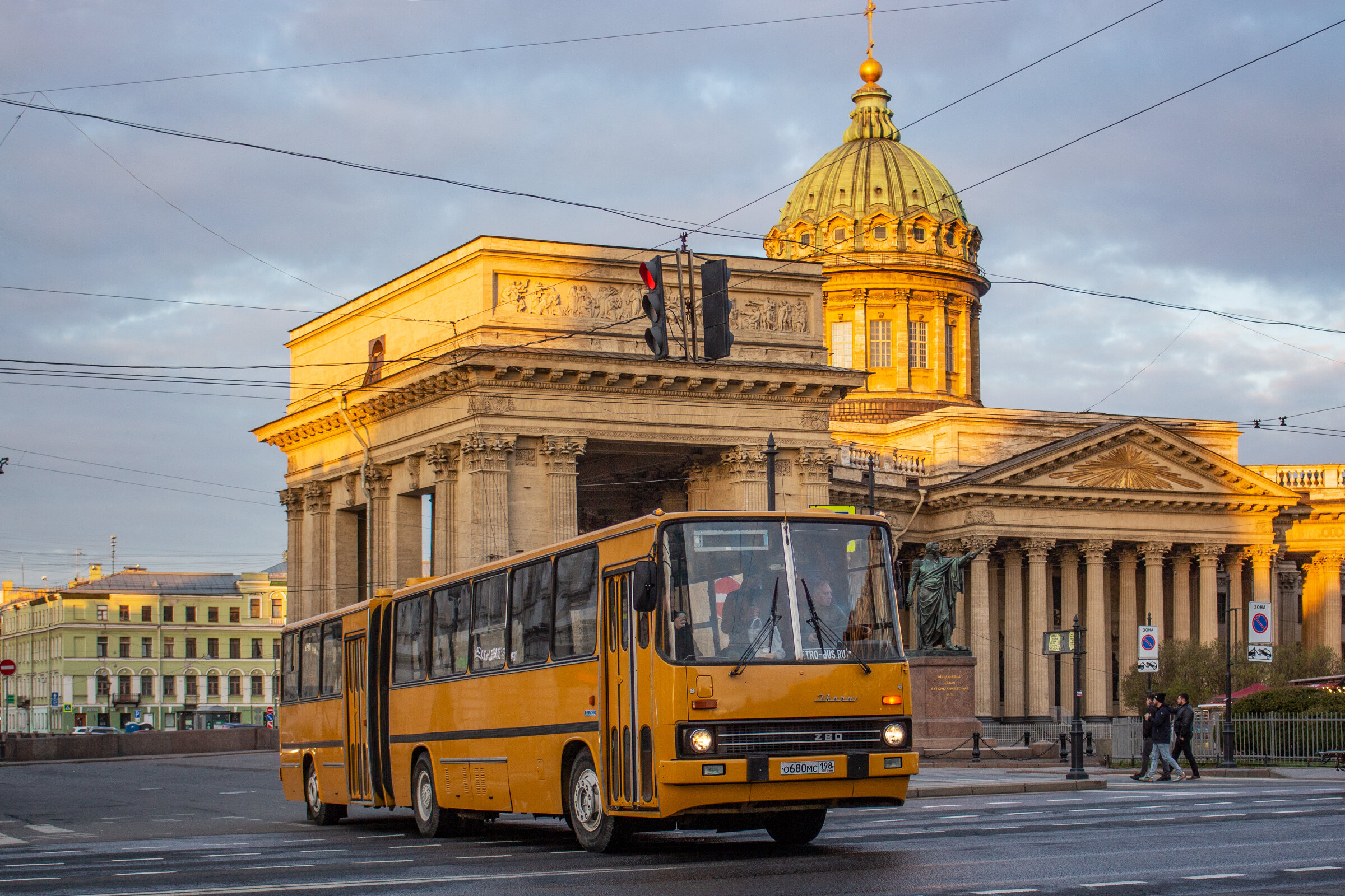 Экскурсия «Ностальгическое путешествие по Ленинграду на ретроавтобусе» со скидкой 35%