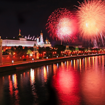 Прогулки на теплоходах с просмотром салюта ко Дню города Москвы