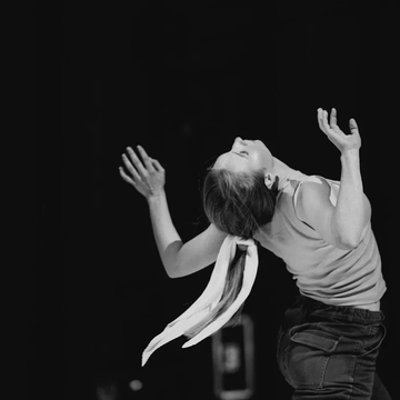 Показ дипломных работ студентов выпускного курса программы бакалавриата «Искусство современного танца» на Новой сцене Александринского театра Показ дипломных работ студентов выпускного курса программы бакалавриата «Искусство современного танца» на Новой сцене Александринского театра