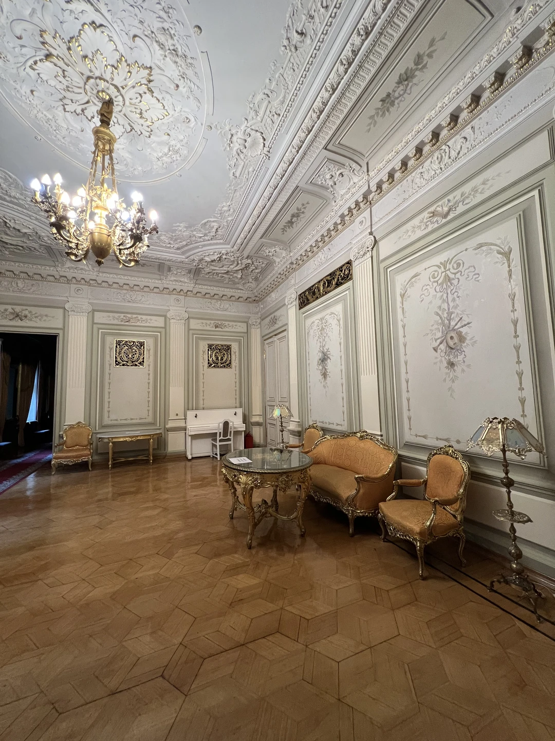 Экскурсия по усадьбе Коншиных на Пречистенке Экскурсия по усадьбе Коншиных на Пречистенке со скидкой 20%