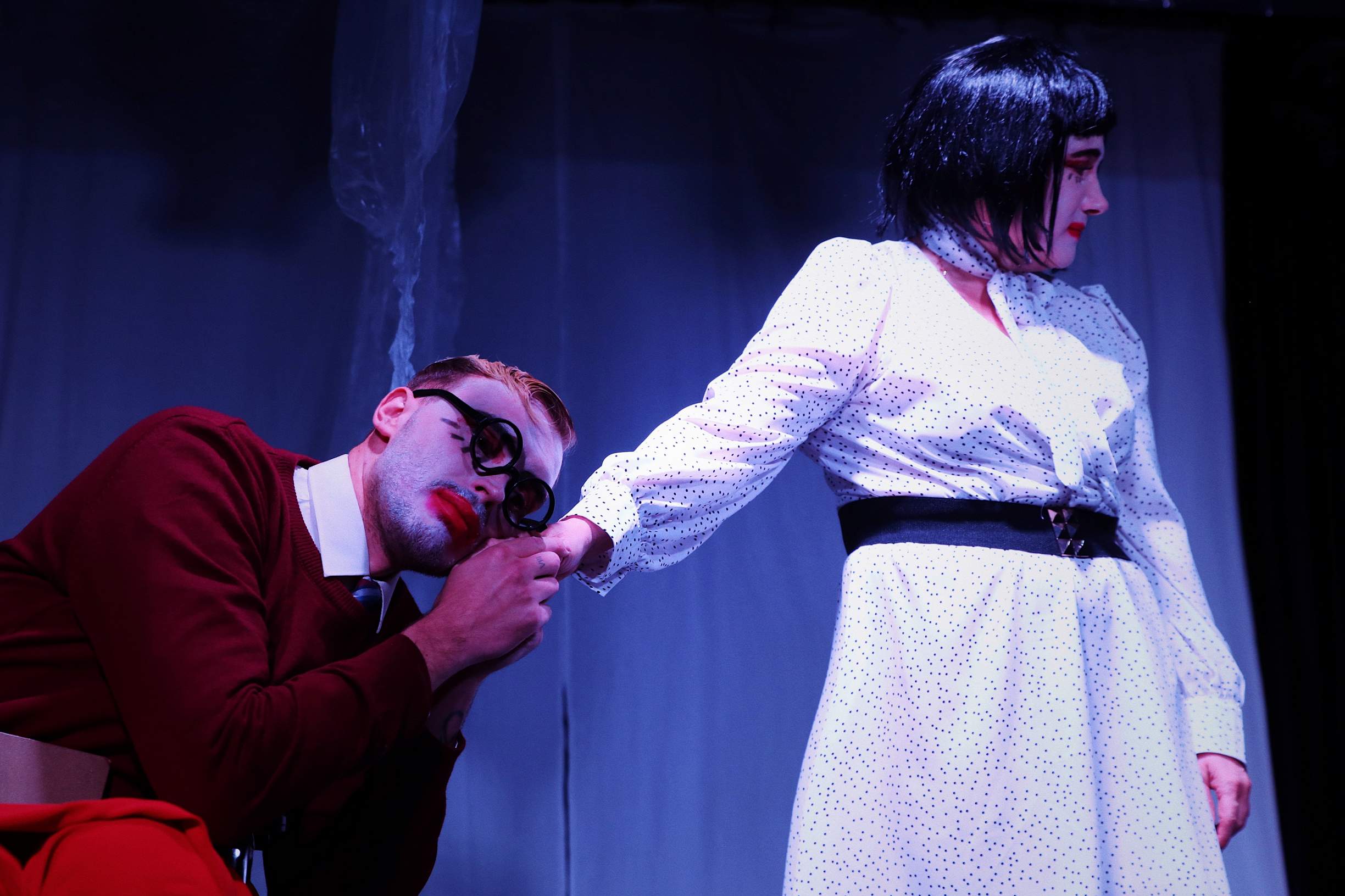 Спектакль «Паразиты» со скидкой 30%